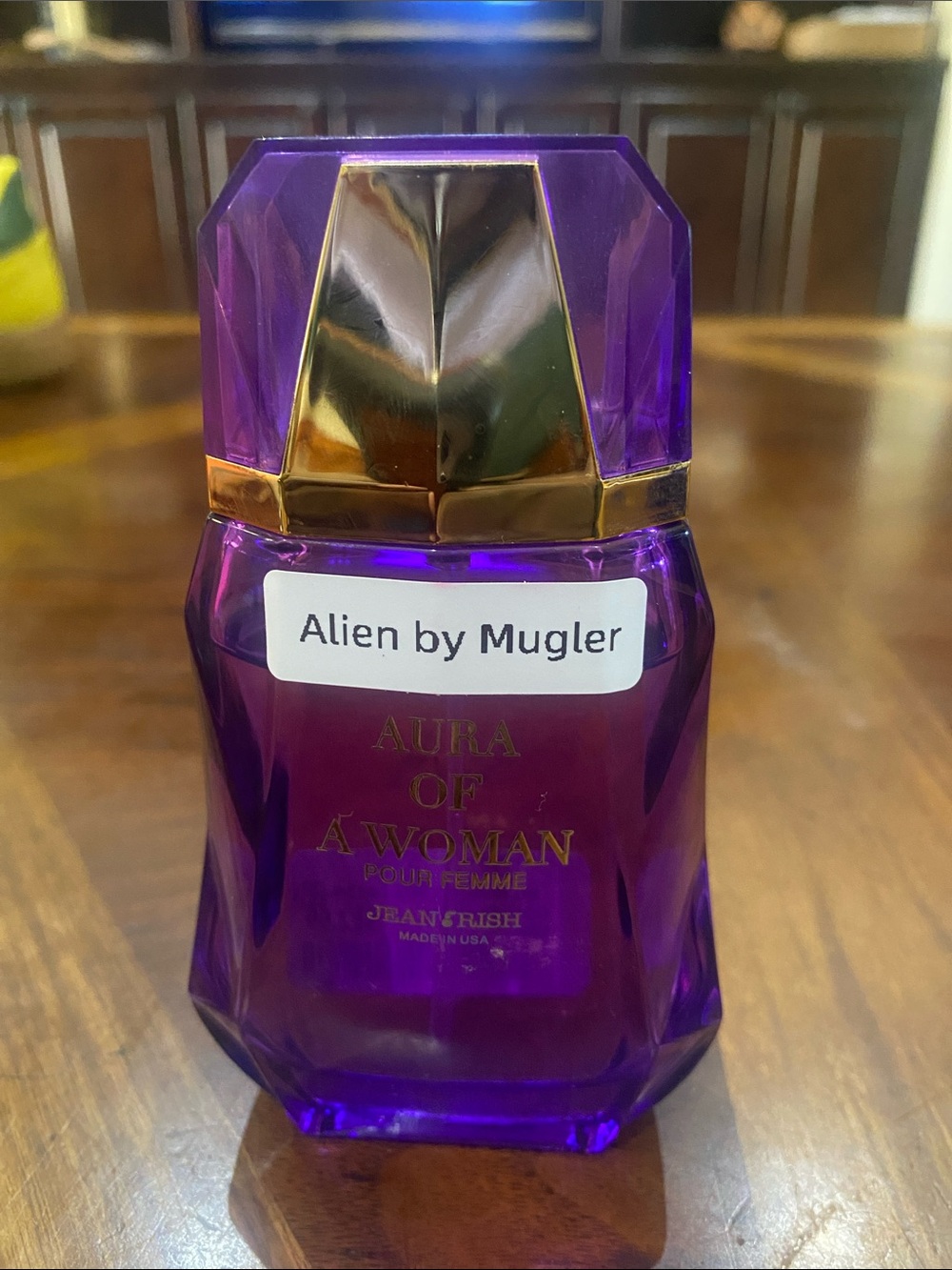 Aura of a Woman Eau de Parfum (Women) smells like label